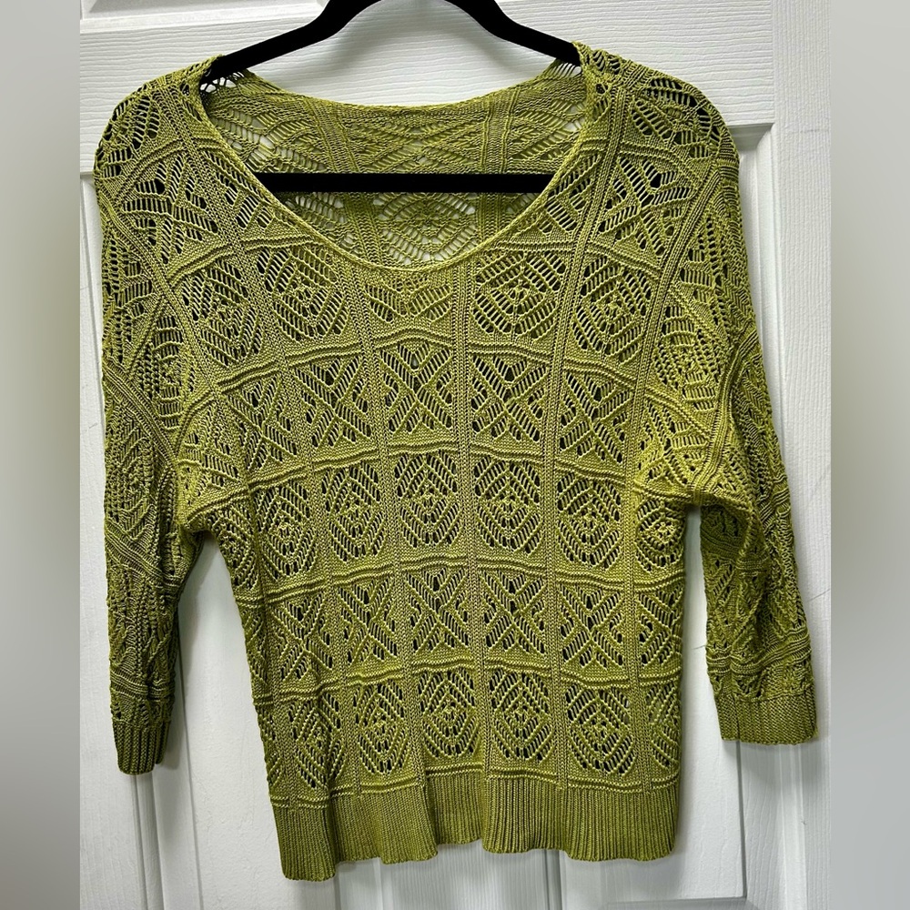 Lime Green Non Lined Crochet Blouse Sz Medium Pre-Owned. No tags, unknown brand